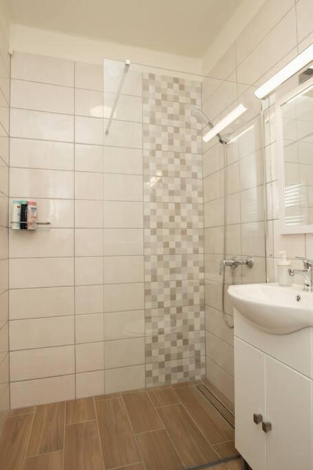 Petofi Family Apartman Debrecen Eksteriør bilde
